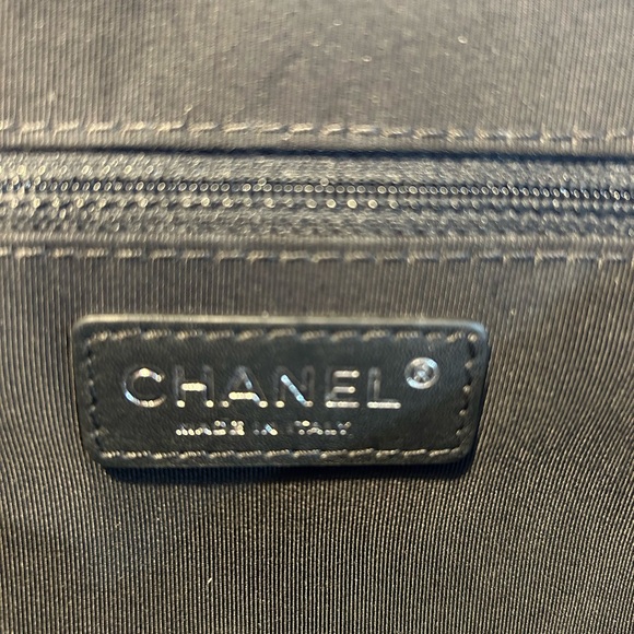 Chanel Handbag with receipt. Carried only once. - Picture 7 of 9